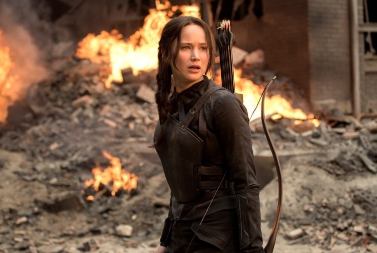 Jennifer Lawrence as katniss in fighting in rubble and fire in 'The Hunger Games'