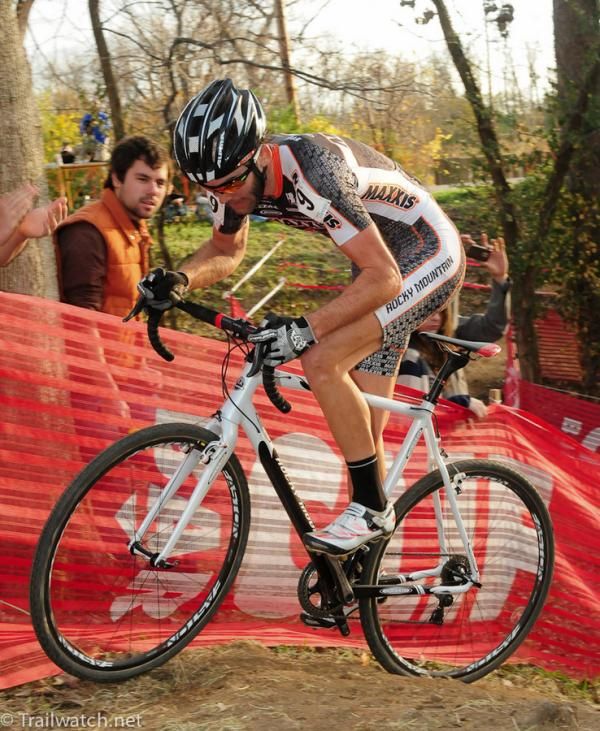 Geoff Kabush (Team Maxxis) riding the course