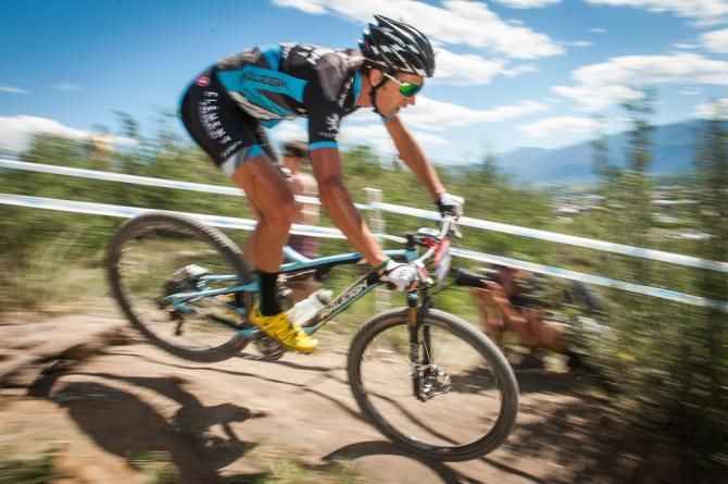 Cyclo-cross star, Jermey Driscoll (Raleigh), rides over a bumpy descent during the opening laps of the elite men's cross country race..