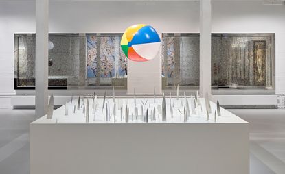 damien hirst exhibition imagery