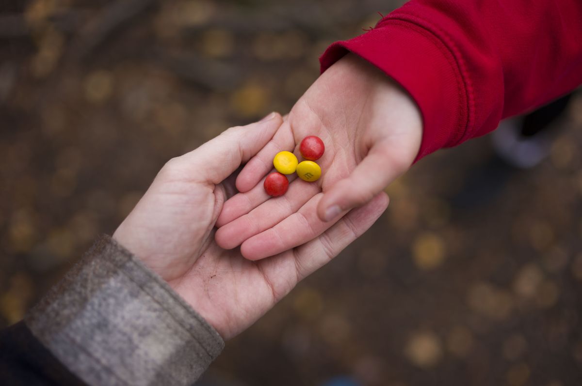 Leica M EV1 sample gallery: M&amp;M candy being passed around