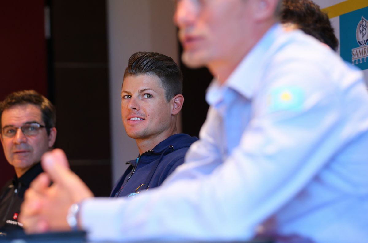 Jakob Fuglsang looks across to Astana GM Alexander Vinokourov