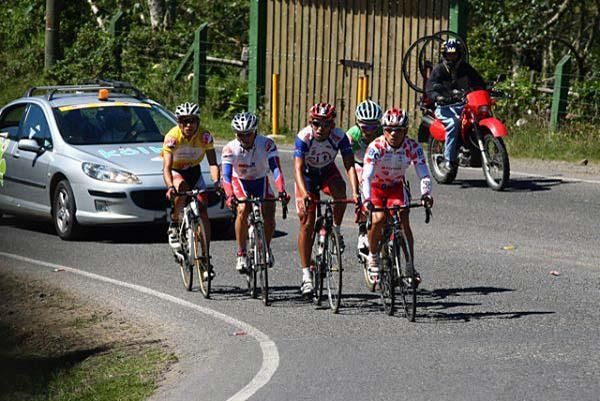 The yellow jersey sits comfortably at the back of this group.