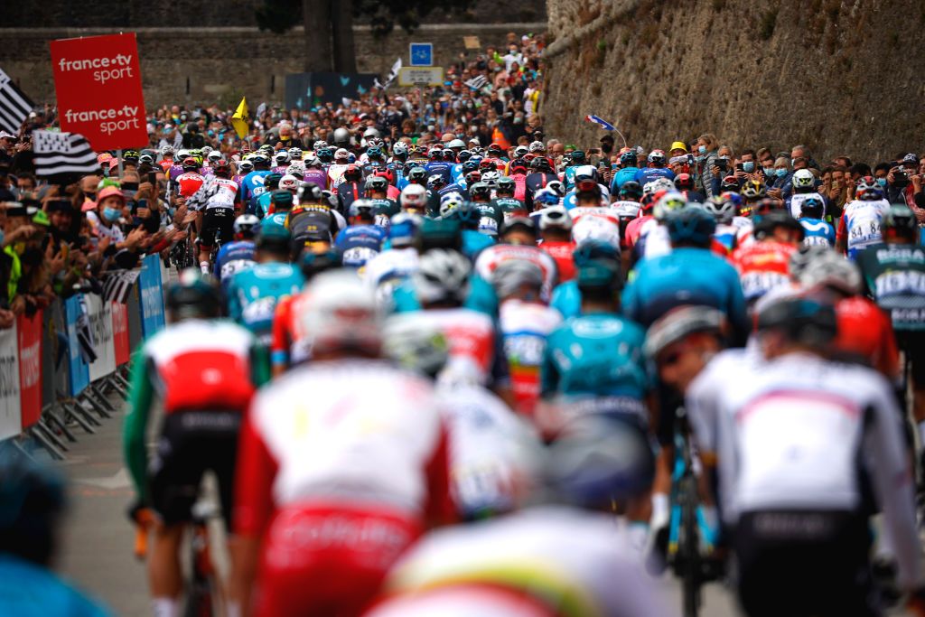 LANDERNEAU FRANCE JUNE 26 The peloton at start in Brest City during the 108th Tour de France 2021 Stage 1 a 1978km stage from Brest to Landerneau Cte De La Fosse Aux Loups 176m Public Fans Landscape LeTour TDF2021 on June 26 2021 in Landerneau France Photo by Chris GraythenGetty Images