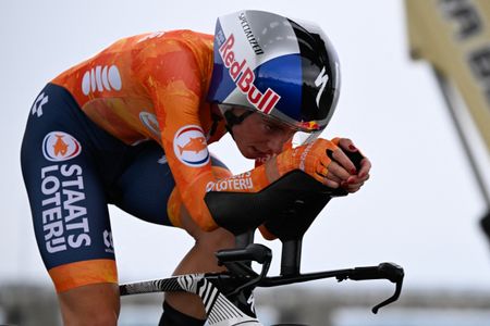 Demi Vollering (Netherlands) in her aero bars the elite women's time trial at the UCI Road World Championships
