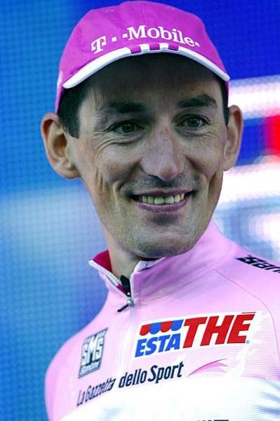 Marco Pinotti (T-Mobile) takes the race lead.
