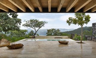 The cantilevering roof juts out over the open plan living spaces, framing the dramatic views of Lake Avándaro