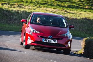 2016-toyota-prius-exterior-dynamic-3.jpg