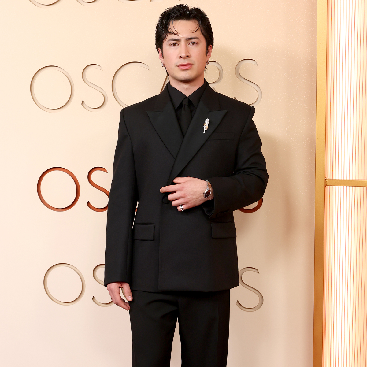 Heated Rivalry star Hudson Williams wearing Balenciaga and Bvlgari on the 2026 Academy Awards red carpet. 