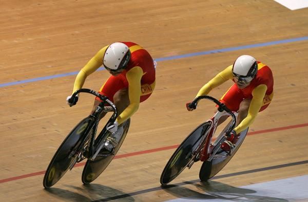 The Chinese women's sprint team powered to the gold medal.