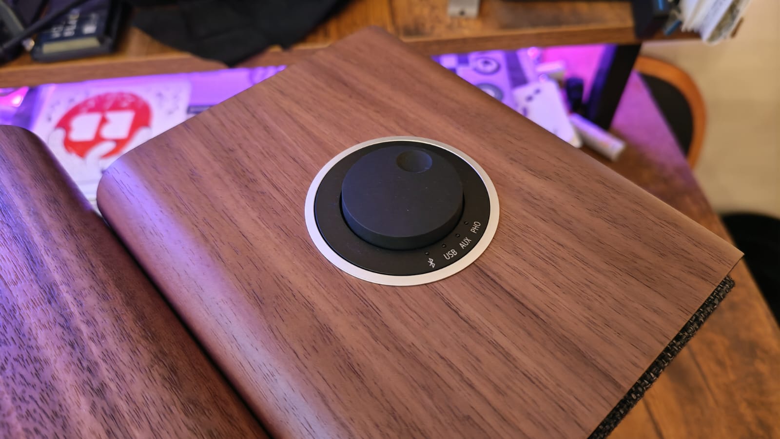 The top controls on the right-hand Ruark MR1 MK3 Speaker