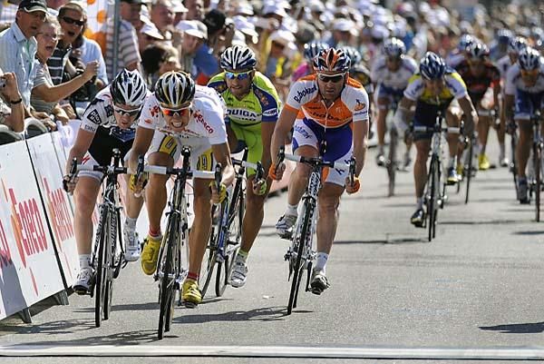 Edvald Boasson Hagen (Team Columbia - HTC) sprints to a stage win.