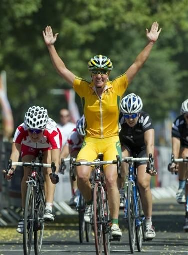 Rochelle Gilmore (Australia) wins the sprint
