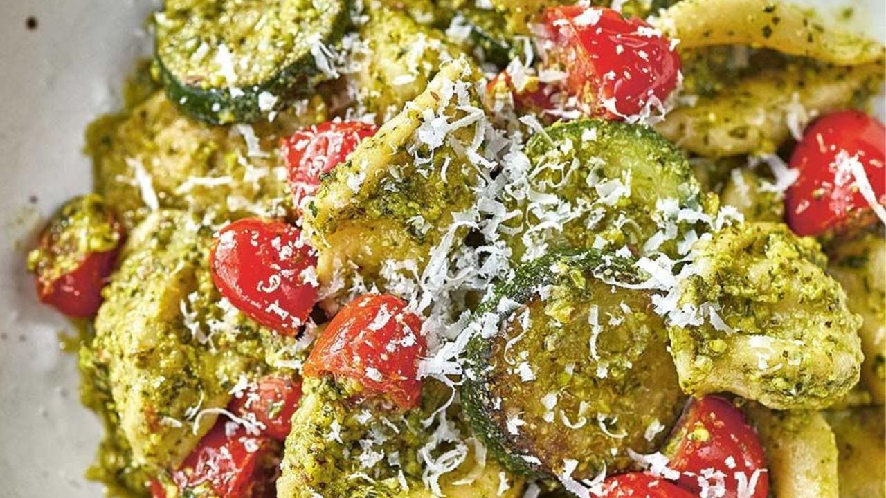 Orecchiette with pistachio pesto, courgette and cherry tomatoes 