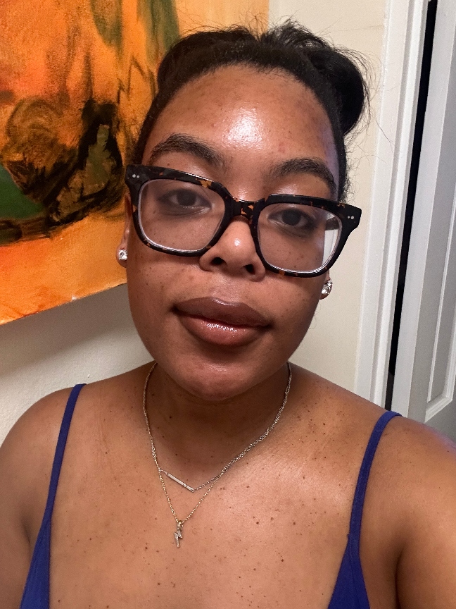 Ariel Baker testing Violette FR Lip Nectar in Rose de Moab.