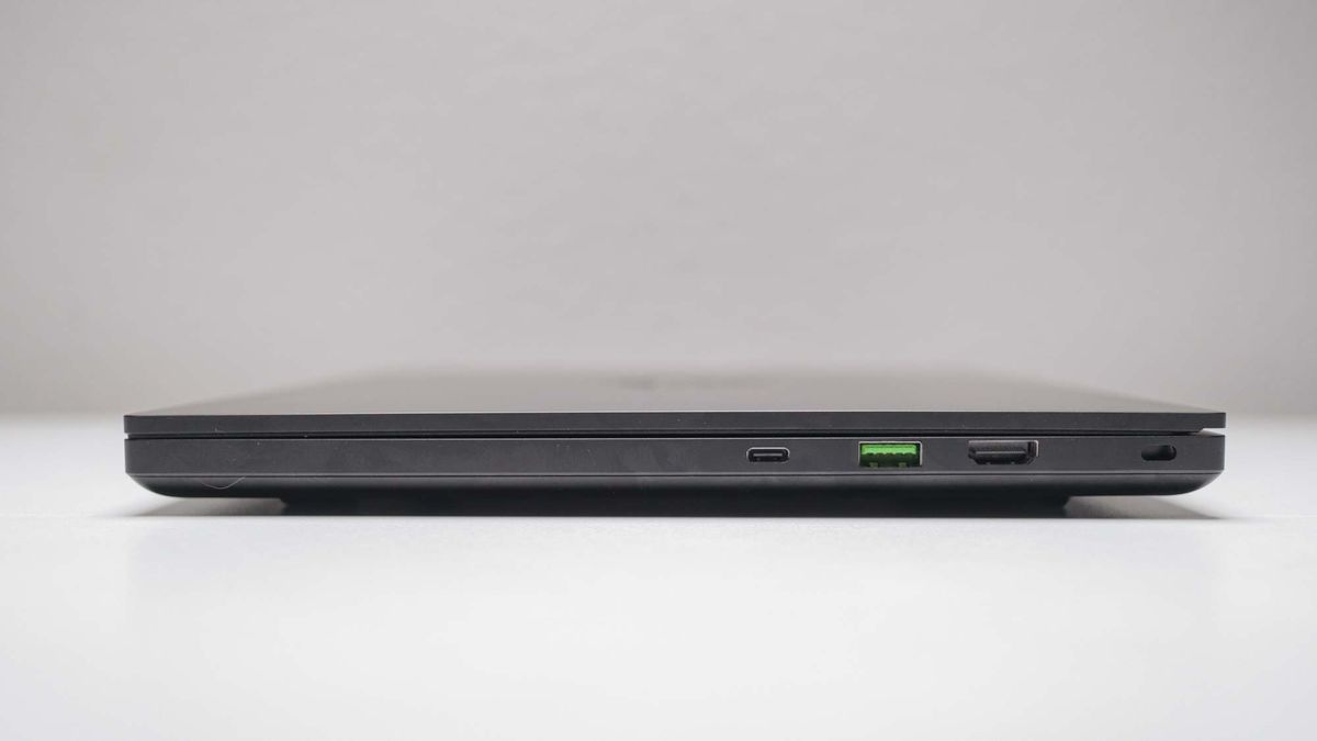 Razer Blade 14 (2023) ports