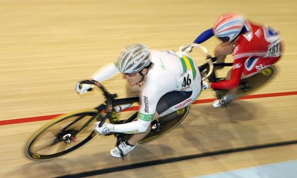 Anna Meares (Australia) leads Victoria Pendleton (Great Britain) in the women's sprint but Pendleton came round the Australian to go into the final.