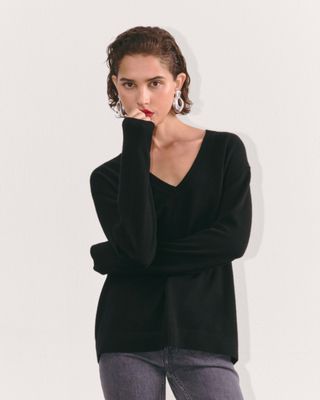 Everlane, entspannter Kaschmir-V-Ausschnitt