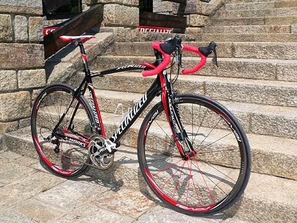 As compared to the standard Tarmac SL, the SL2 boasts drastically oversized tubing.