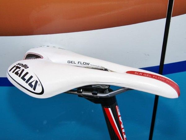 There's actually so much extra padding stuffed in the space that the saddle shell is bowed slightly upwards.