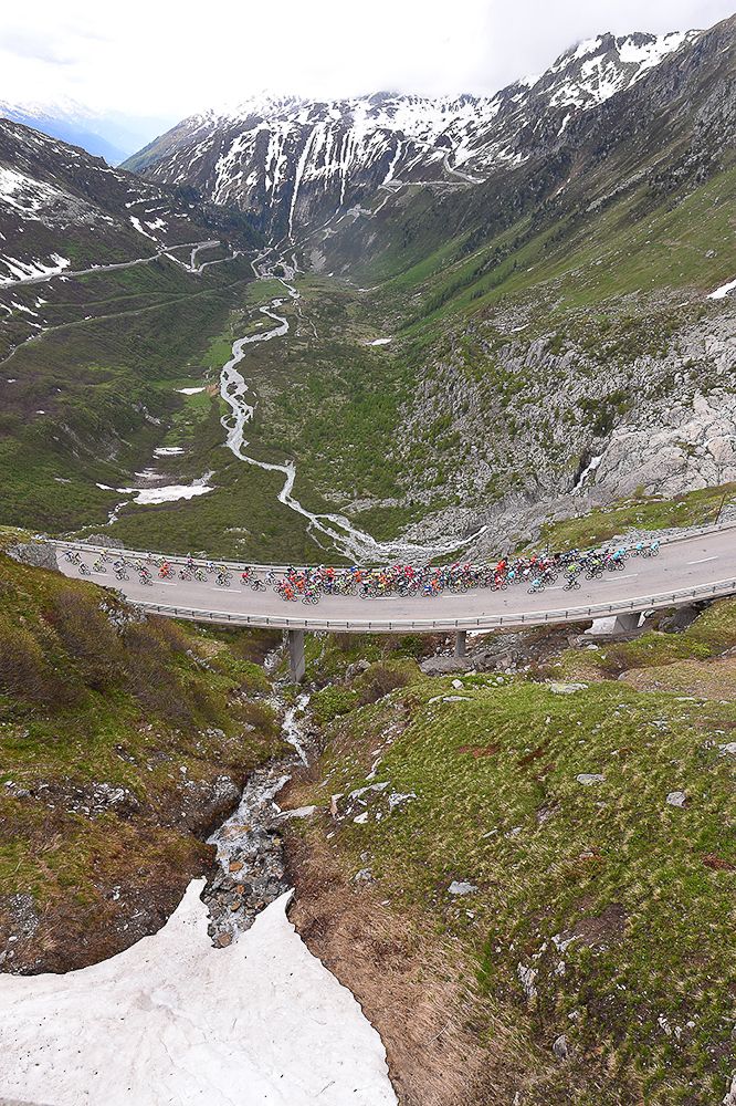 Mountains set the back drop for stage 5 at the Tour de Suisse