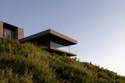 hero exterior seen from below of Sunshine Coast house the Whipbird