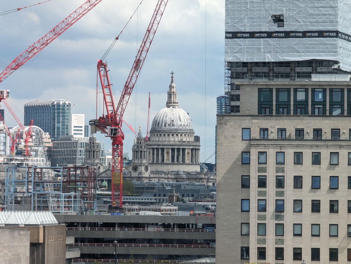 iPhone 15 Pro Max vs. Galaxy S24 Ultra vs. Pixel 8 Pro London Eye photos