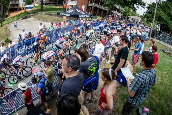 The men&rsquo;s field hits the steep Kent St climb