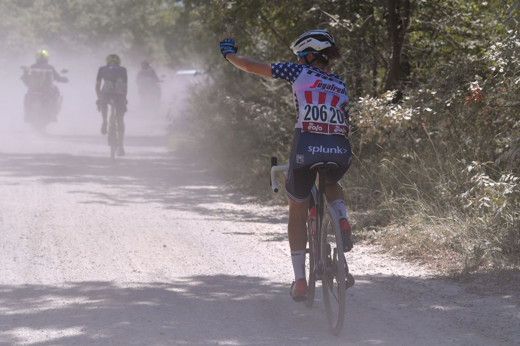 SIENA ITALY AUGUST 01 Ruth Winder of The United States and Team TrekSegafredo Women Mechanical Problem Dust during the Eroica 6th Strade Bianche 2020 Women Elite a 136km race from Siena to Siena Piazza del Campo StradeBianche on August 01 2020 in Siena Italy Photo by Luc ClaessenGetty Images
