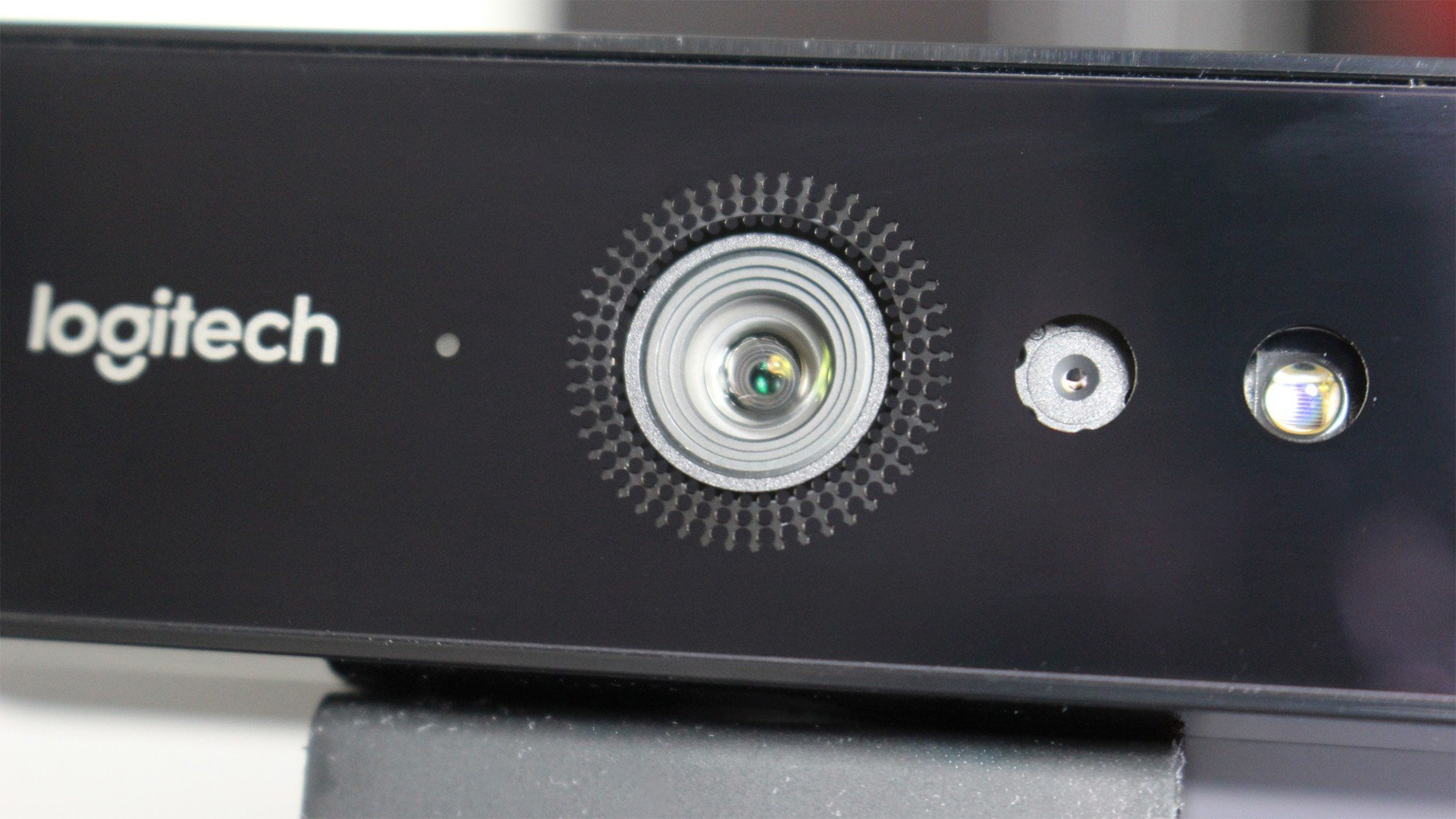 Logitech BRIO 4K webcam lens