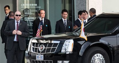 President Obama arrives at Hiroshima Peace Memorial Park