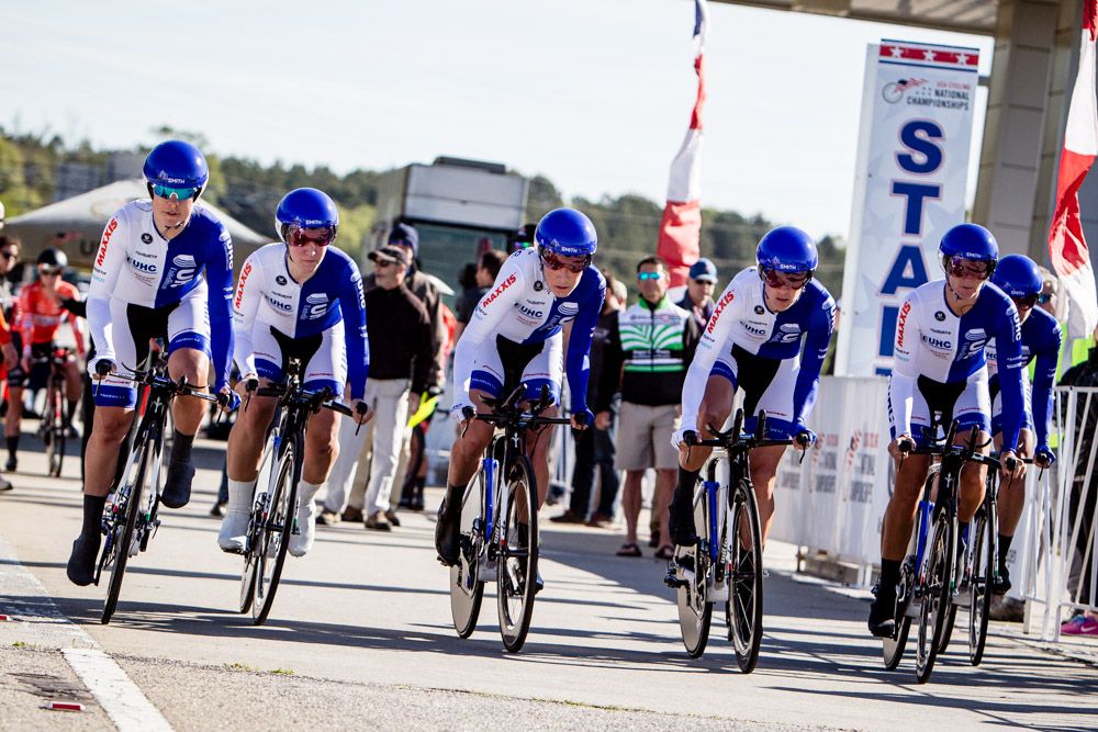 UnitedHealthcare women head out on course.