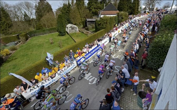 The peloton tackle the final climb of the Mur de Huy at Fleche Wallonne