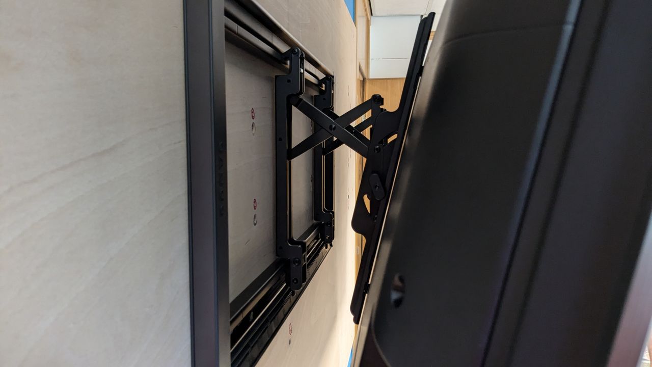 Sanus OLT7 bracket listing image
