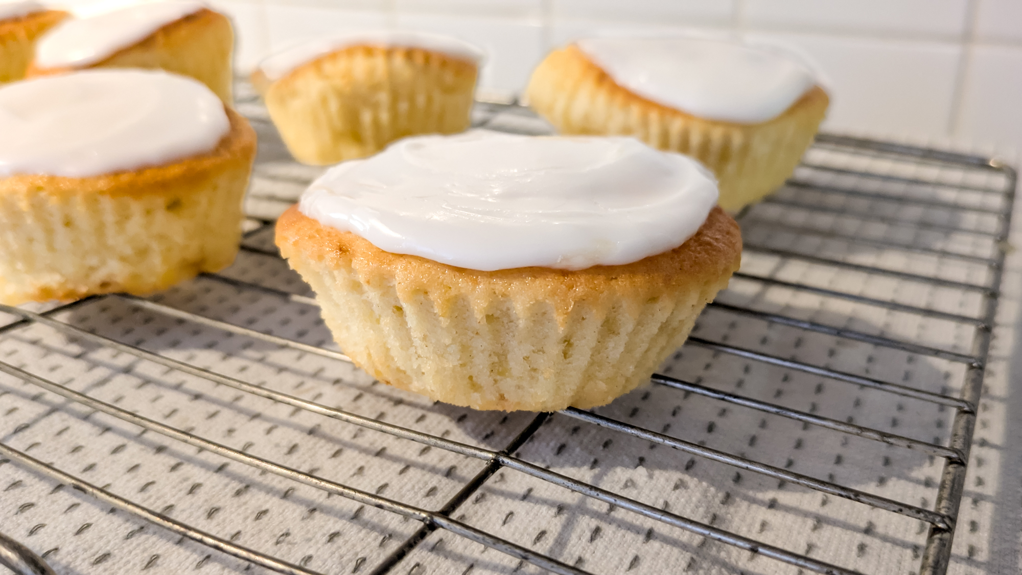 Lemon cupcakes baked in air fryer