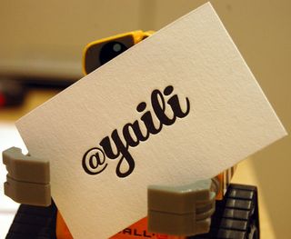 Web designer Yaili’s letterpress card makes use of an elegant script font