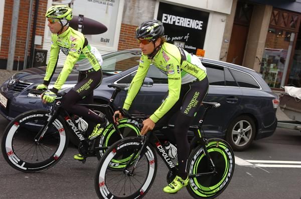 Filippo Pozzato (Farnese Vini) takes his time trial bike out for a spin on the prologue course