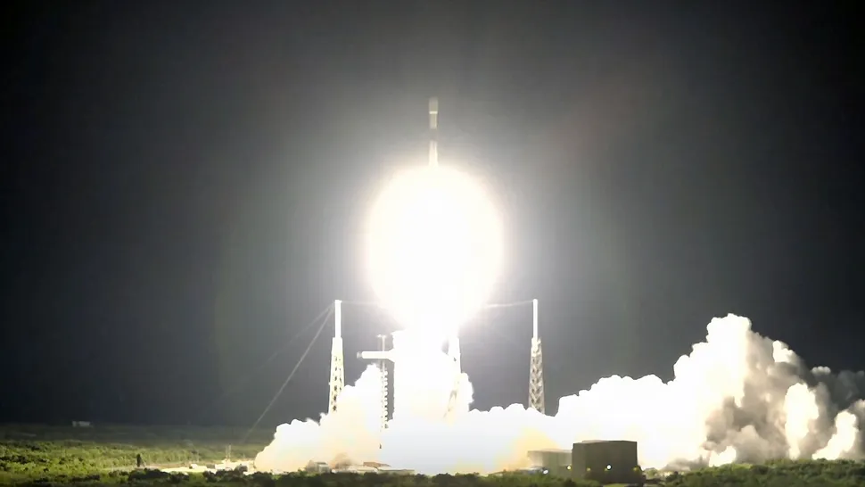 SpaceX запустила супутник на геостаціонарну орбіту вранці в неділю.