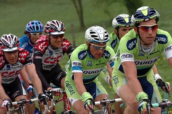 Di Luca and Basso ride close to each other