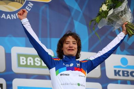 The World Cup series leader, Marianne Vos (Nederland Bloeit) maintained her lead after the second round and will head to Ronde van Drenthe in the leader's jersey