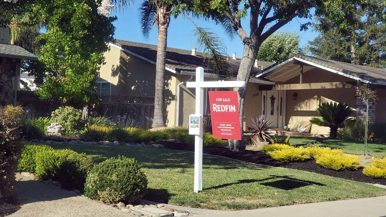 Home for sale in California © Smith Collection/Gado/Getty Images