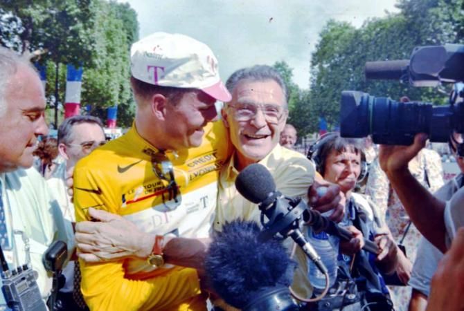 Giovanni Pinarello congratulates Bjarne Riis on his 1996 Tour de France victory.