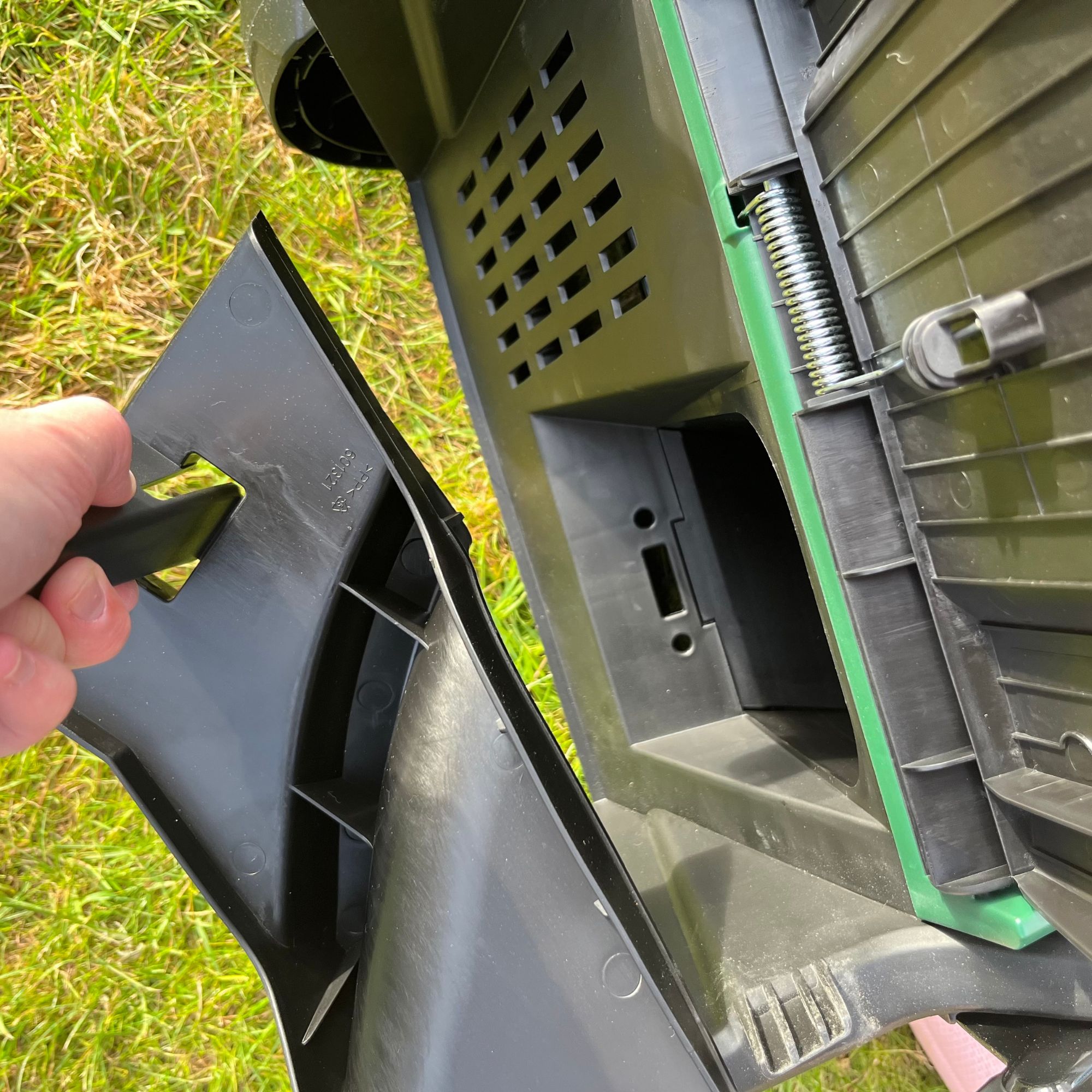 removing mulch plug