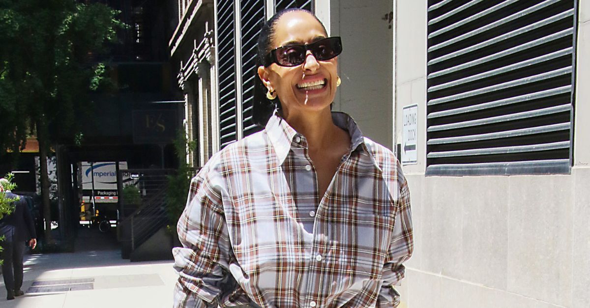 Tracee Ellis Ross Swapped Denim Shorts For a Chicer Bermuda Pair Tracee Ellis Ross Swapped Denim Shorts For a Chicer Bermuda Pair