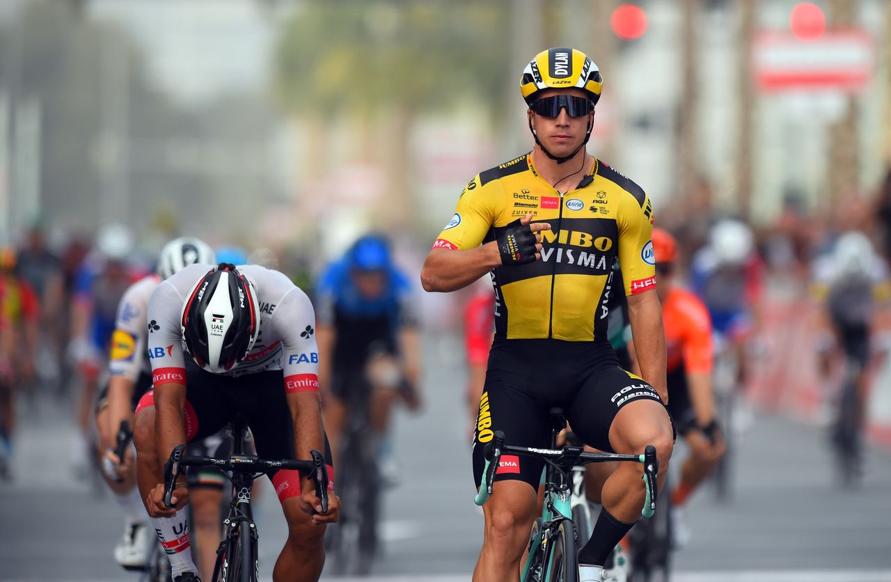 Dylan Groenewegen wins the stage