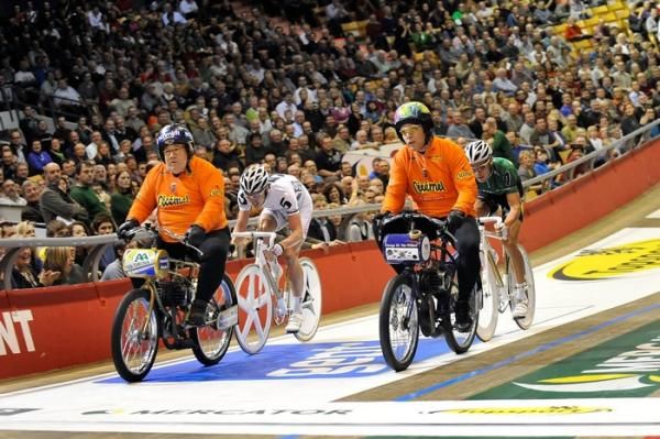 Iljo Keisse and Kenny De Ketele go head to head in the derny race
