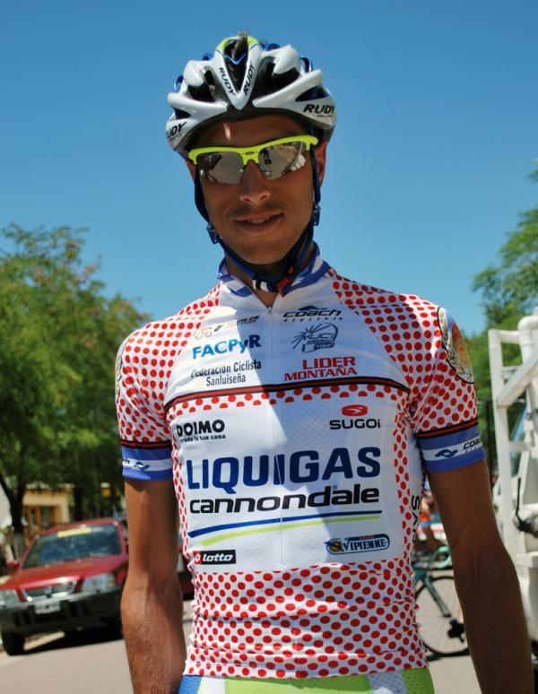Eros Capecchi is in the climber's jersey