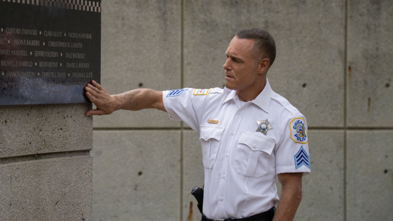 Voight remembering fallen officers in Chicago P.D. 13x01