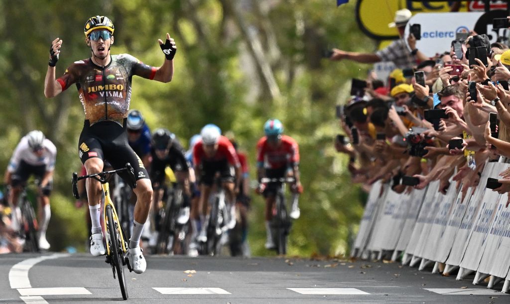 Christophe Laporte sprints to the line Cahors