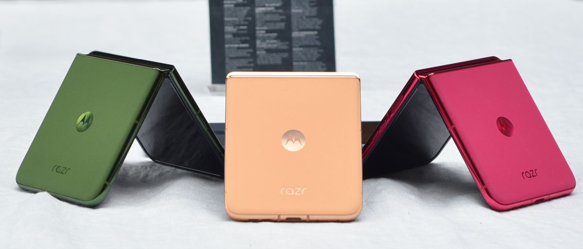 Motorola Razr et Razr Plus 50 pliés et ouverts en plusieurs couleurs
